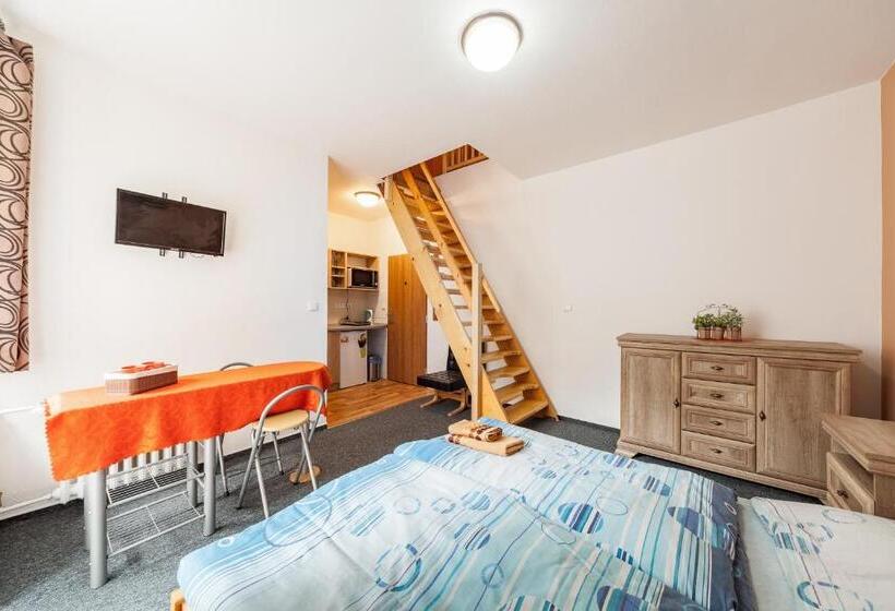 Majatalo Penzion U Hráze