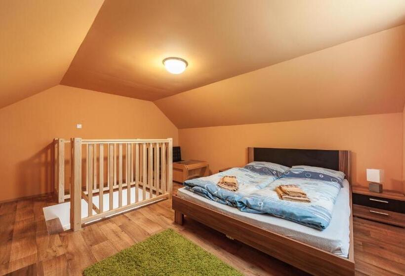 Majatalo Penzion U Hráze