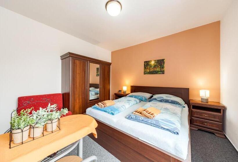 Majatalo Penzion U Hráze