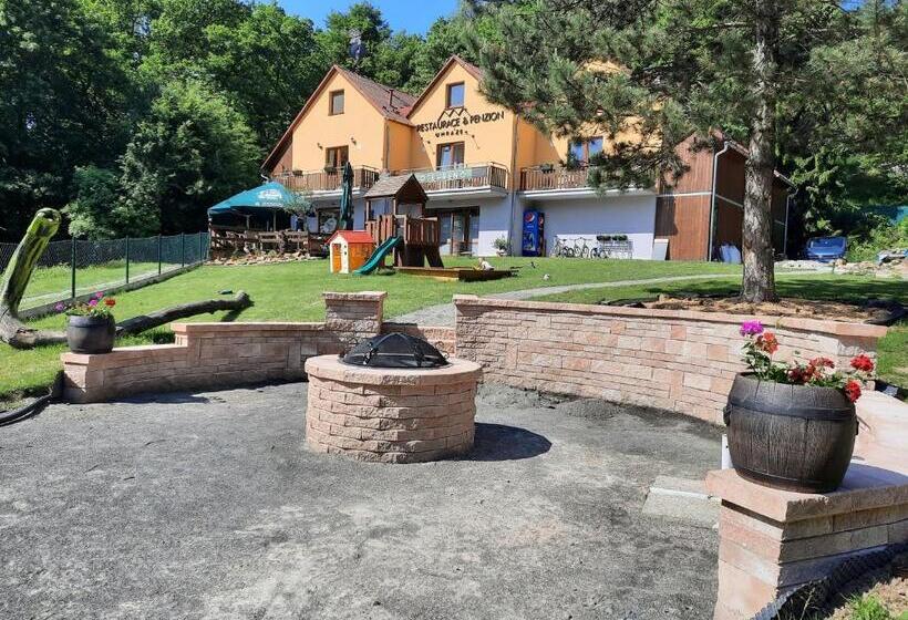 Majatalo Penzion U Hráze