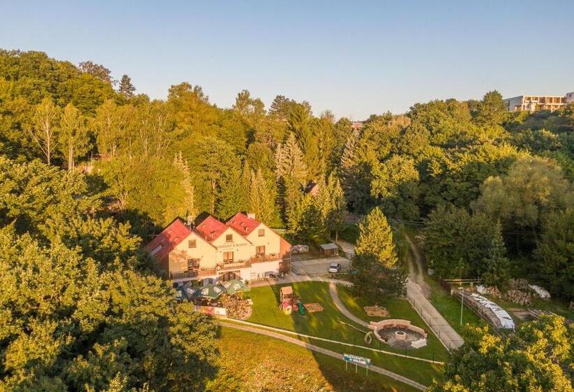 Majatalo Penzion U Hráze