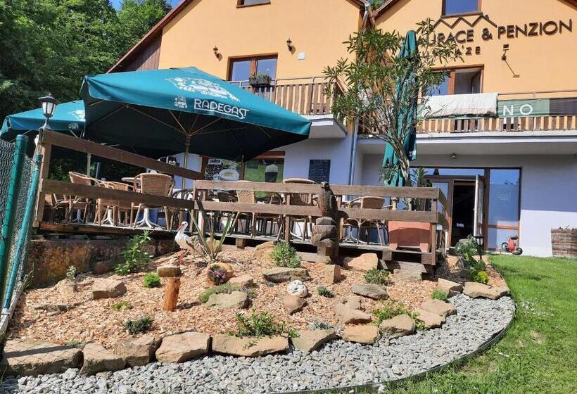 Majatalo Penzion U Hráze