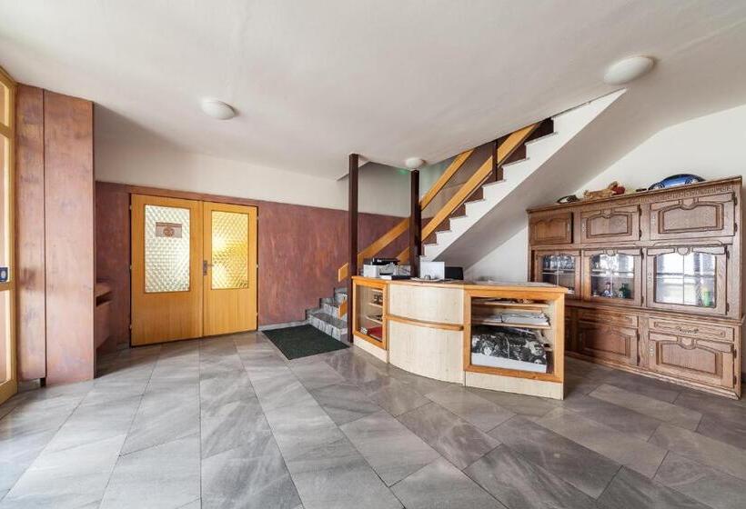 Majatalo Penzion U Hráze