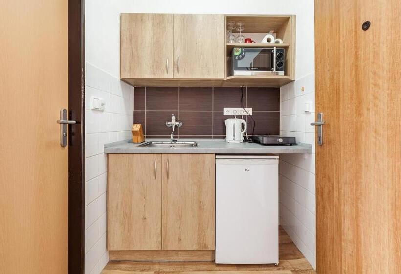 Majatalo Penzion U Hráze