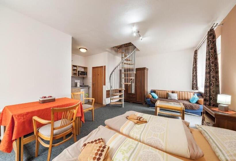 Majatalo Penzion U Hráze