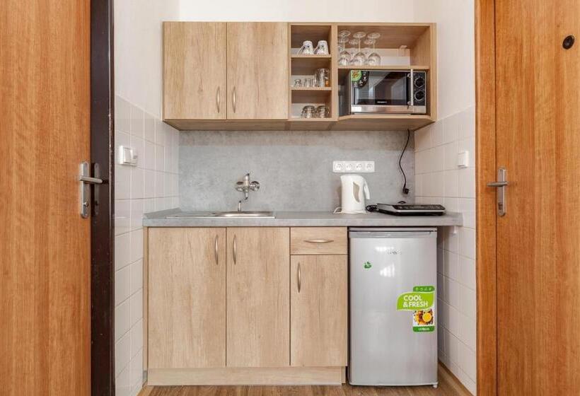 Majatalo Penzion U Hráze