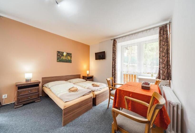 Majatalo Penzion U Hráze