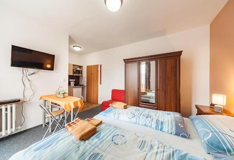 Majatalo Penzion U Hráze