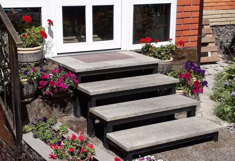 Retkeilymaja Mini Hotel Glove House