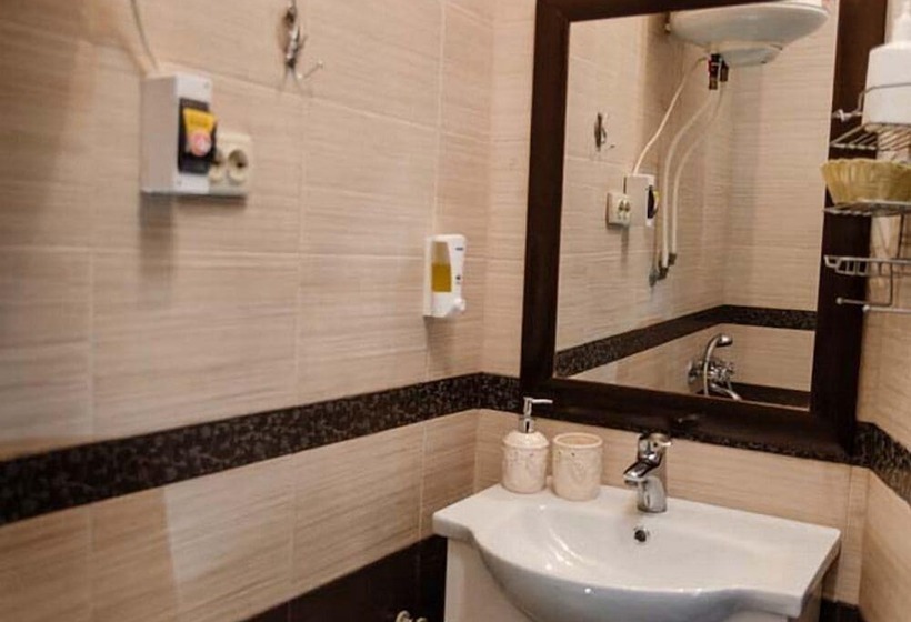 Общежитие Mini Hotel Glove House