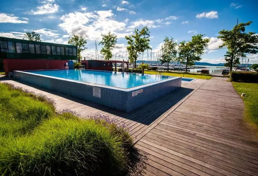 Bl Yachtclub & Apartments