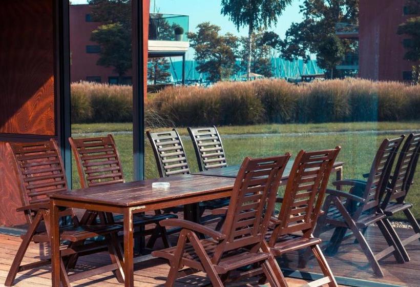 Bl Yachtclub & Apartments