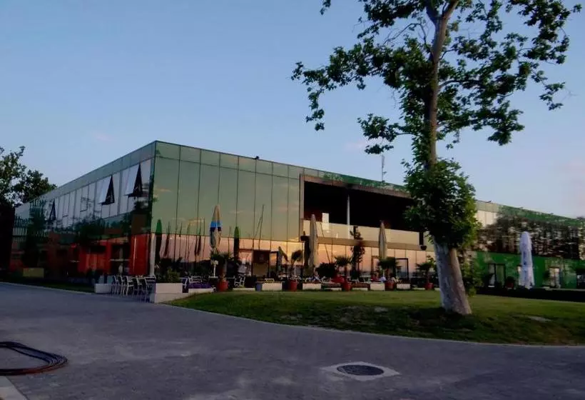 Bl Yachtclub & Apartments