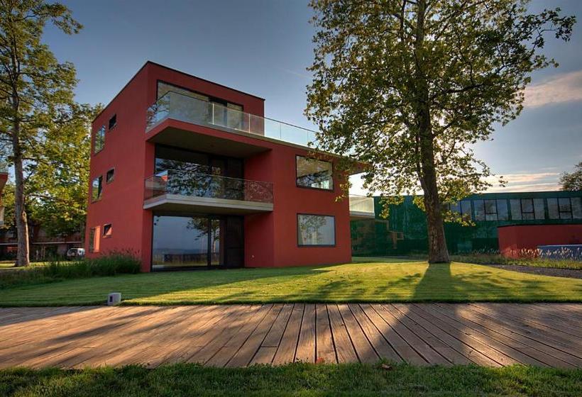 Bl Yachtclub & Apartments