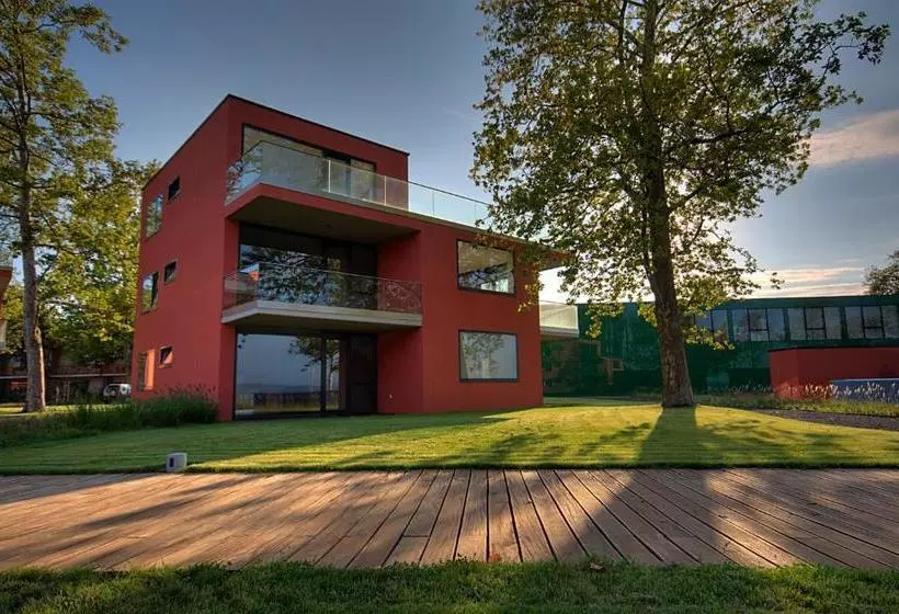 Bl Yachtclub & Apartments