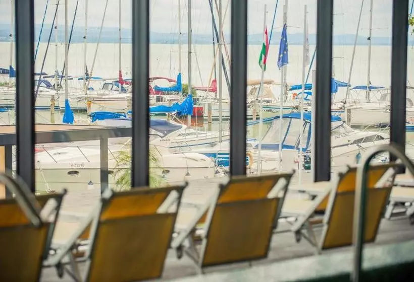 Bl Yachtclub & Apartments