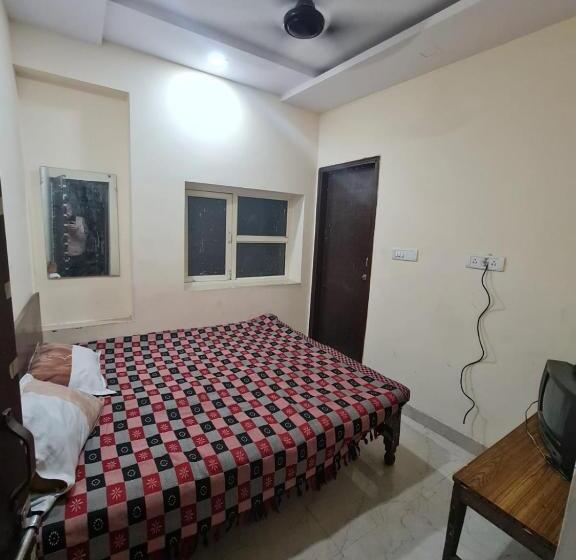 פנסיון Ever Green Guest House Travel Pg