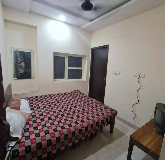 Majatalo Ever Green Guest House Travel Pg