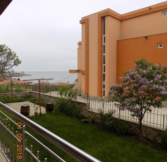 پانسیون Zenith Guest House