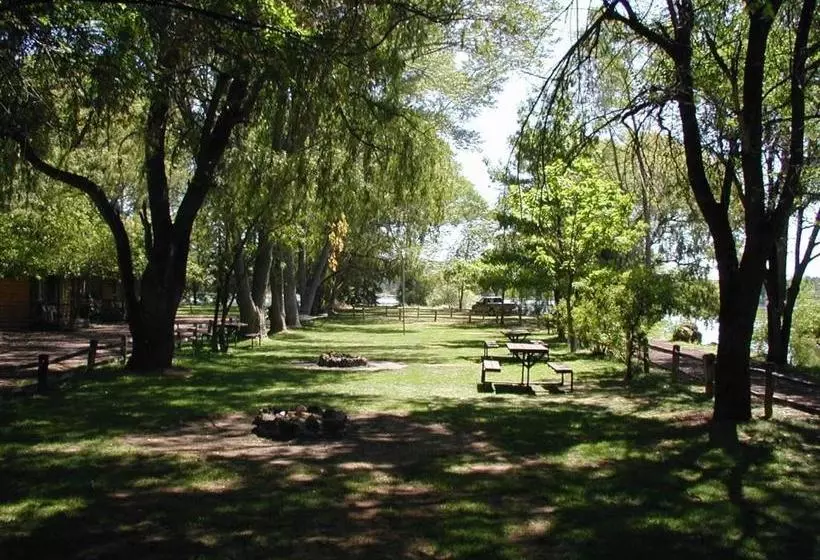ユースホステル Lazy Oaks Resort