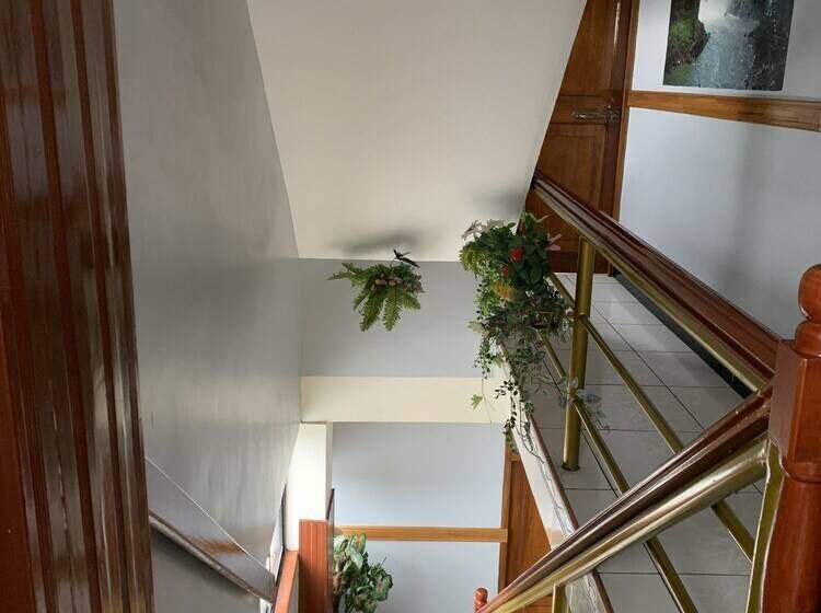 پانسیون Hostal Ventura Isabel