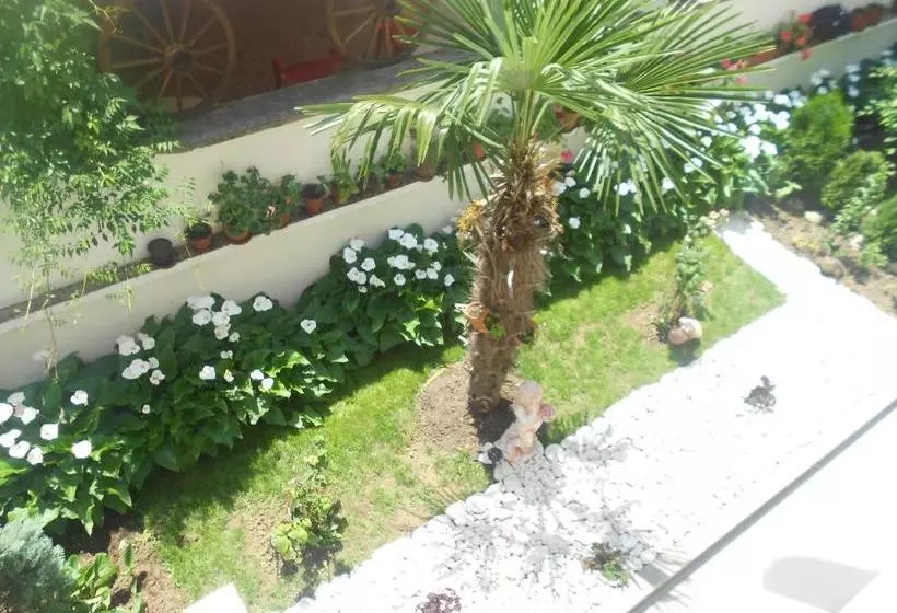 پانسیون Laguna