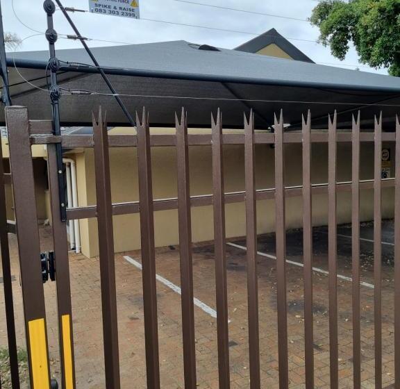 بنسيون Old Oak Guest House