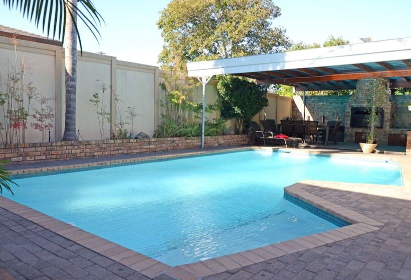 بنسيون Old Oak Guest House