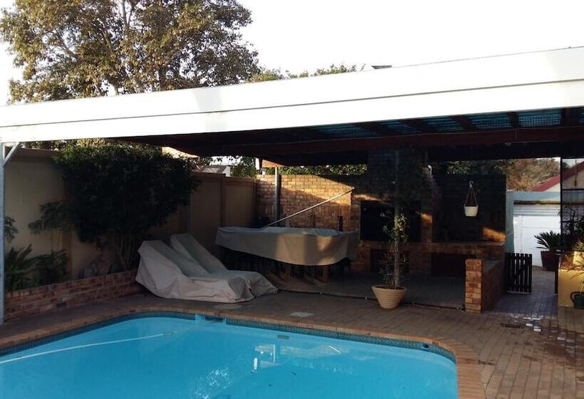 بنسيون Old Oak Guest House