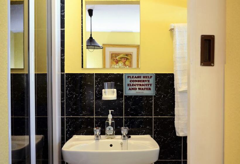 بنسيون Old Oak Guest House