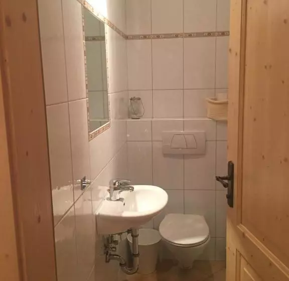 Retkeilymaja Gasthof Schöntal