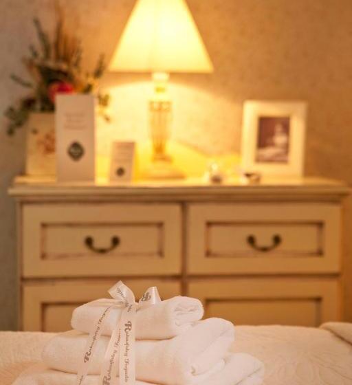 فندق صغير Rókusfalvy Borhotel és Fogadó