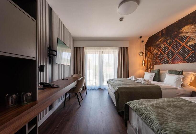 فندق صغير Rókusfalvy Borhotel és Fogadó