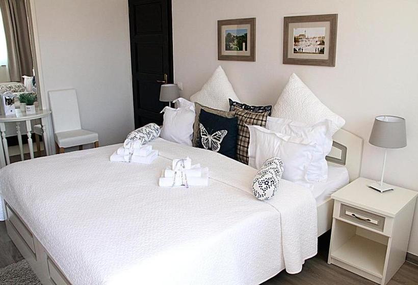 فندق صغير Rókusfalvy Borhotel és Fogadó