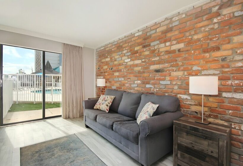 هتل Waikiki Village Retro