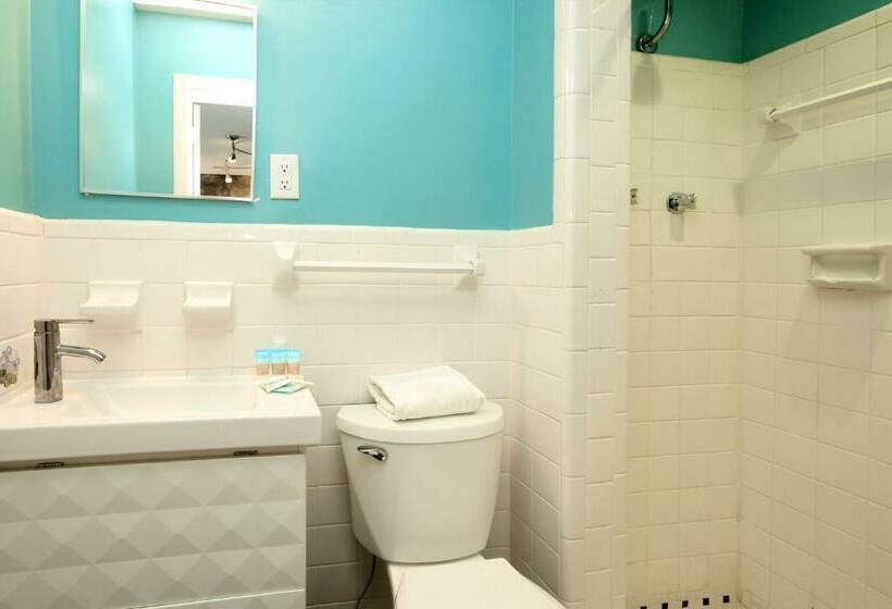 هتل Waikiki Village Retro