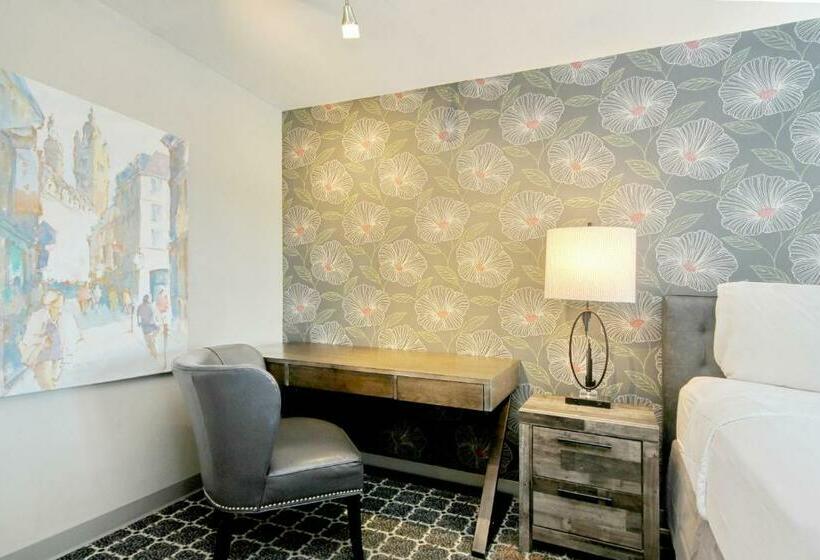 هتل Waikiki Village Retro