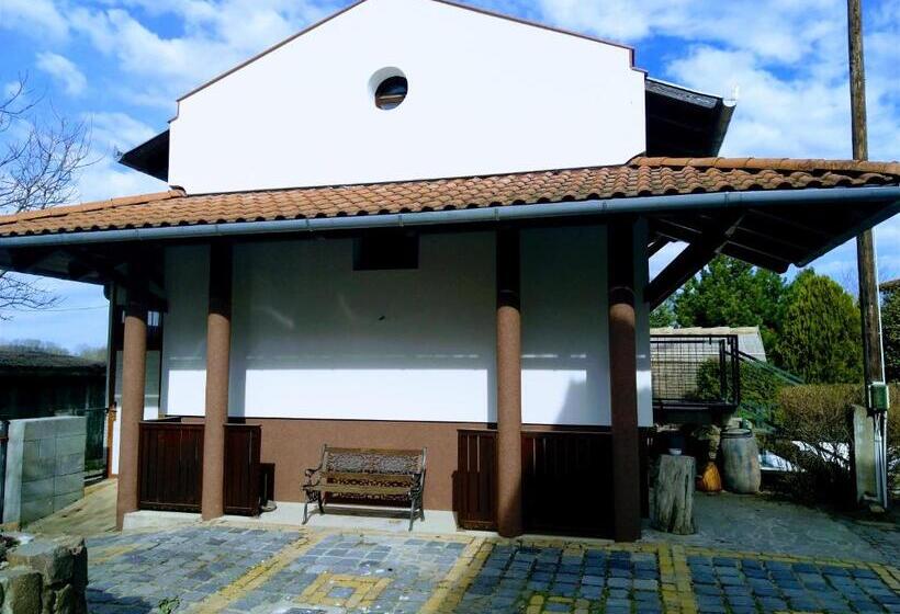 بنسيون Dabasi Lovas Vendégház