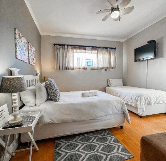 פנסיון Goulden Street Guest House