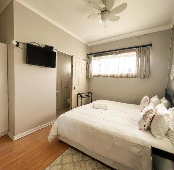 פנסיון Goulden Street Guest House