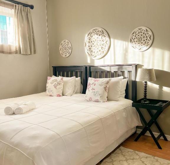 פנסיון Goulden Street Guest House