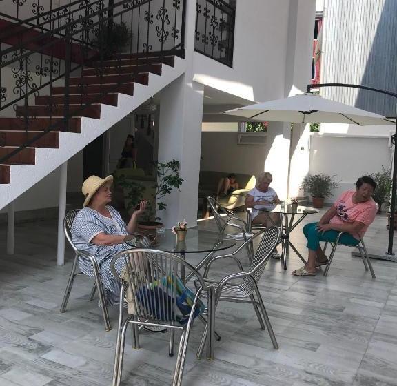 Majatalo Magnolia Guest House