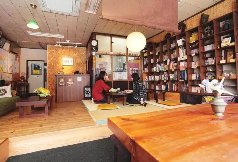 پانسیون Nara Ugaya Guesthouse
