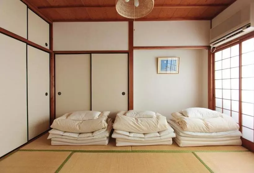 پانسیون Nara Ugaya Guesthouse
