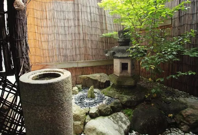 پانسیون Nara Ugaya Guesthouse