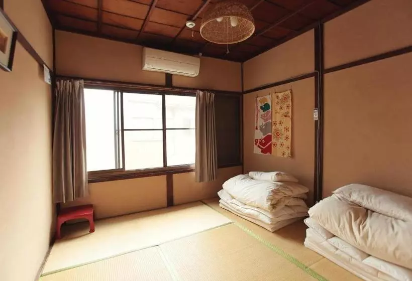 پانسیون Nara Ugaya Guesthouse