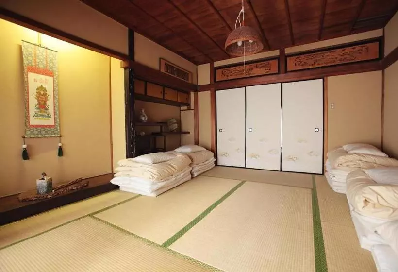 پانسیون Nara Ugaya Guesthouse