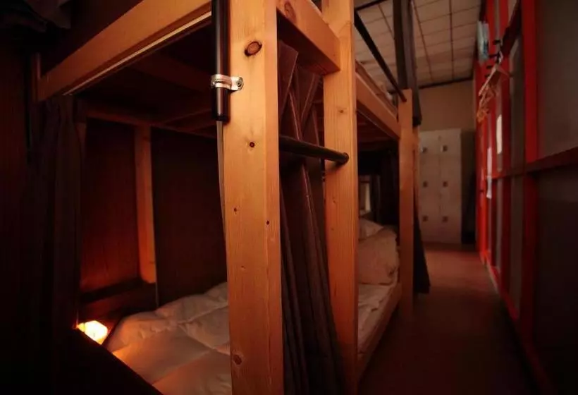پانسیون Nara Ugaya Guesthouse
