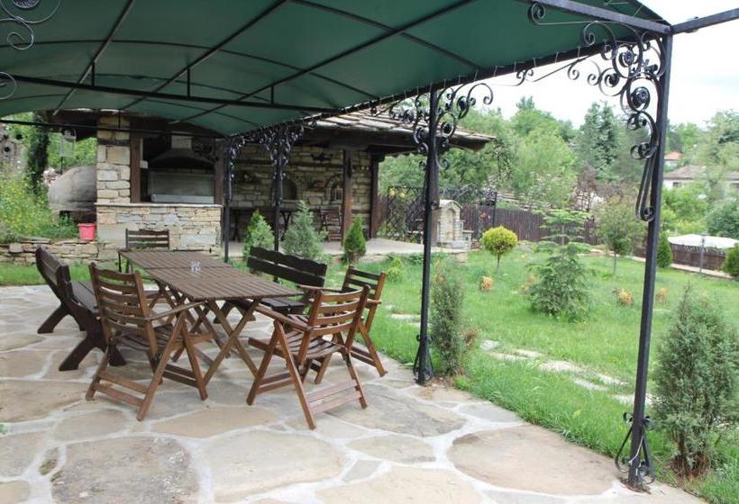 ペンション New Bakalov House