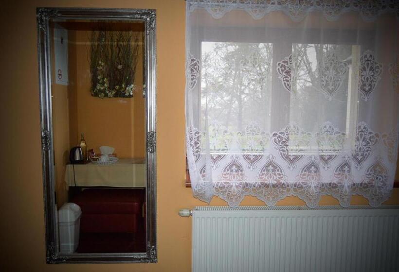 펜션 Penzión Pri Kaštieli Záturčie